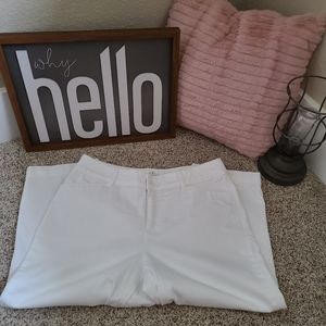 St. John's Bay White Capri Size 8